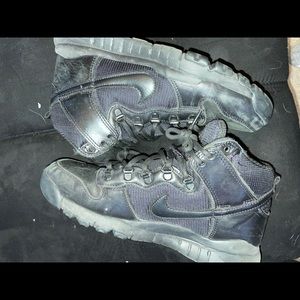 Nike sb black dunk high boot